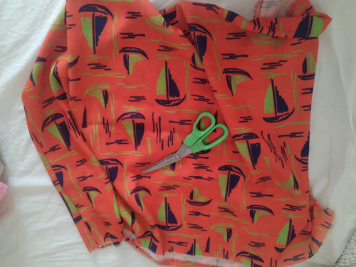 Splývavý polyester třeba na sukni