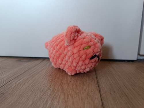Háčkovaná oranžová kočička