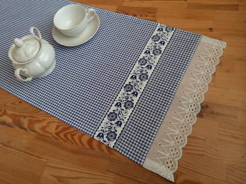 Napron s bordurou a krajkou