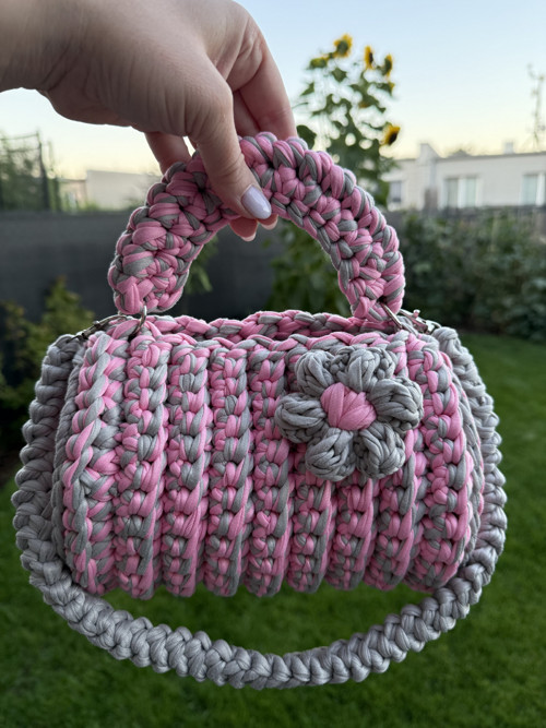 Háčkovaná kabelka z tričkoviny Pink & Grey