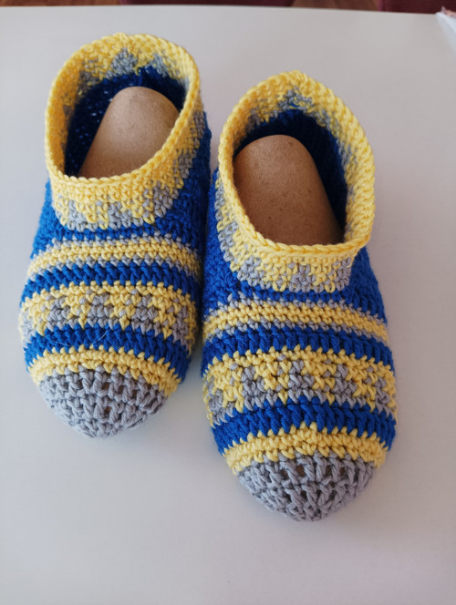 Háčkované papuče s pruhy -vel. 38-39