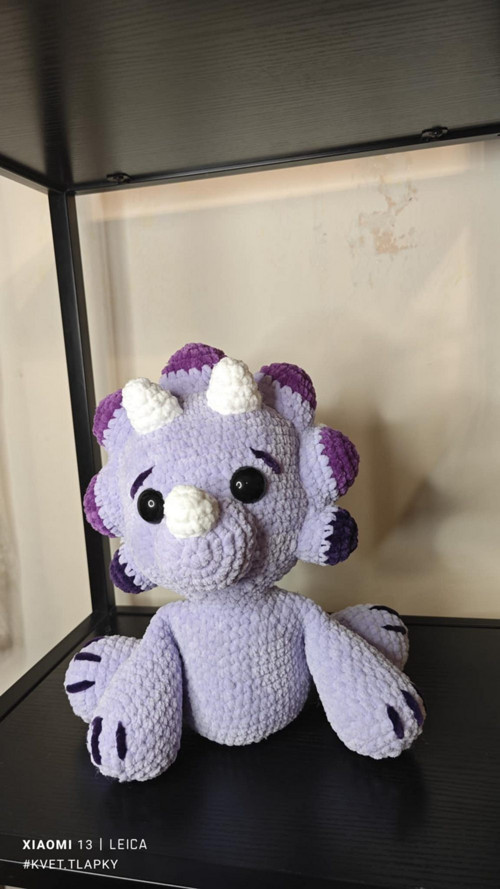 Měkoučký háčkovaný triceratops