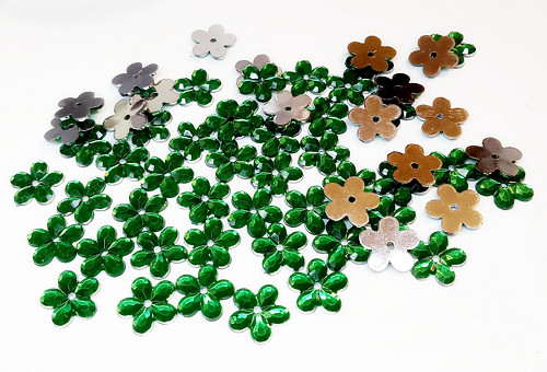 Našívací kytičky, tm.zelené - 10mm (100ks)