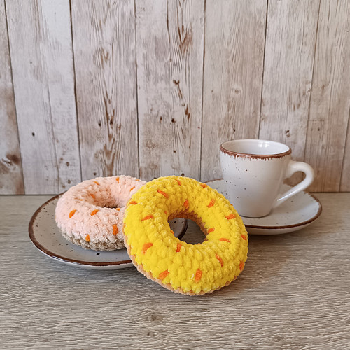 Donut háčkovaný žlutý
