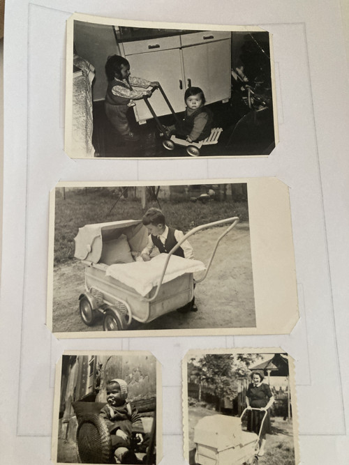 4 staré fotografie s kočárky