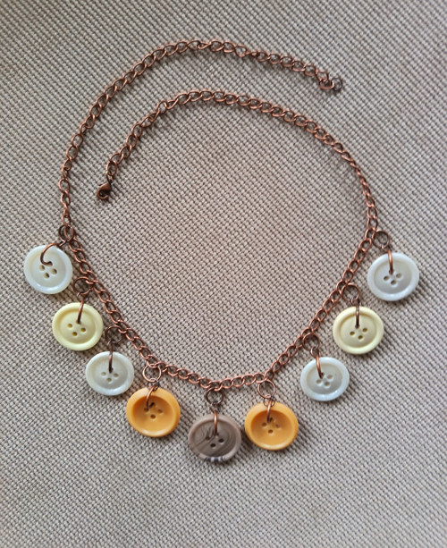 Řetízkový náhrdelník s knoflíky