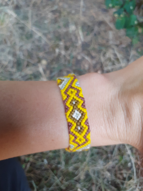 Vzor 21 - Geometrické diamanty (žluto-hnědé)