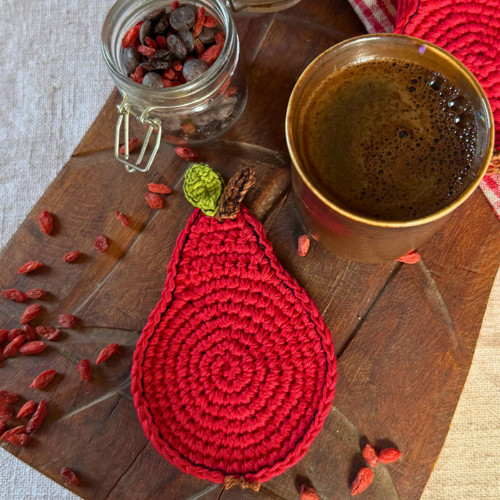Háčkované podtácky červené hrušky - set 4 ks
