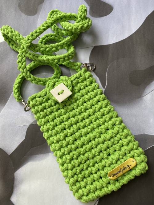 Háčkovaná kabelka na telefon s odepínacím popruhem