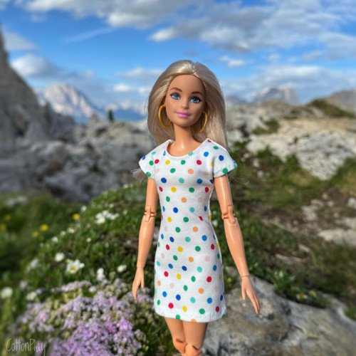 Šaty s puntíčky pro Barbie — foto 1