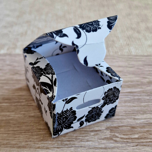 4- papírová KRABIČKA na šperky, vzor (5,5x4,5x3,5)