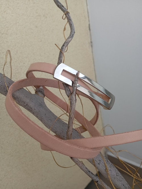 Kožený minimalistický pásek v přírodní barvě