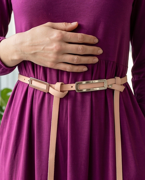 Kožený minimalistický pásek v přírodní barvě