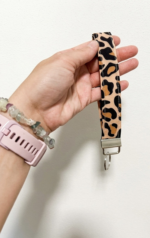 Klíčenka na zápěstí leopard
