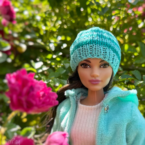 Pletená čepička pro Barbie - kombinace mint