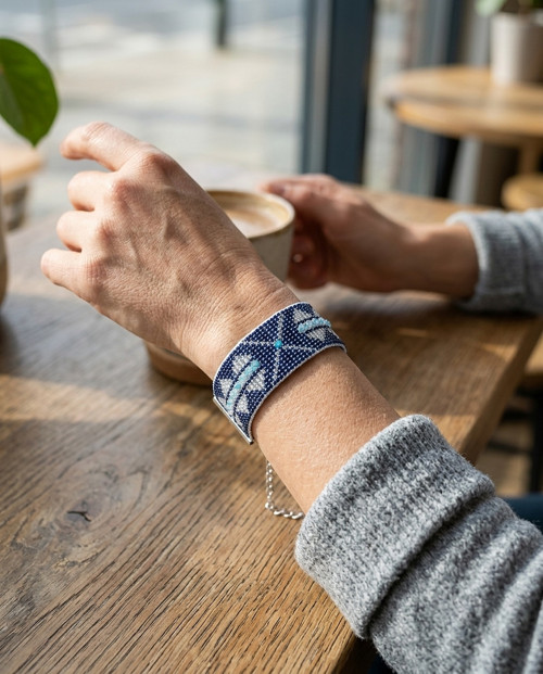 Tkaný náramek s ohňovkami -sleva 50% — foto 1