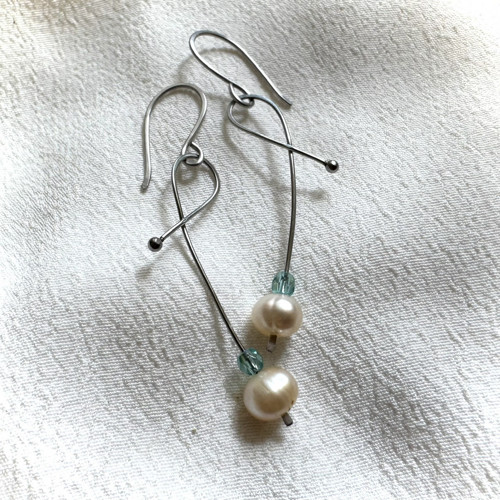 Ocelové náušnice s říční perlou V kapce rosy