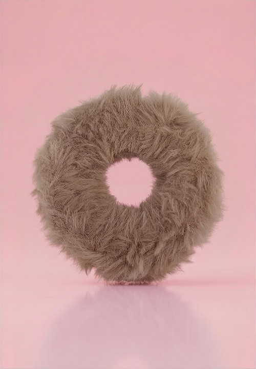 Chlupatá háčkovaná gumička do vlasů scrunchie