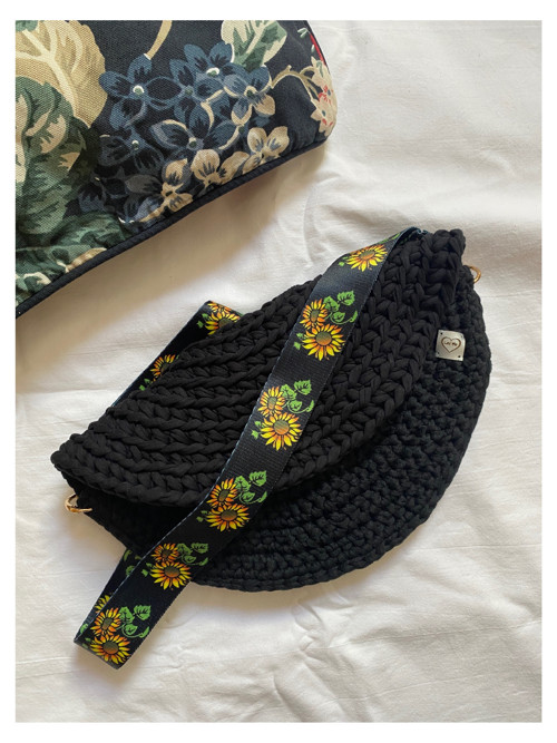 Háčkovaná crossbody ledvinka Slunečnice