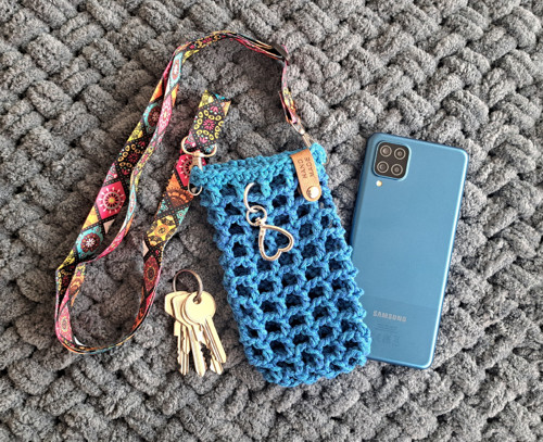 Kabelka na telefon s klíčenkou 16x9 cm - modrá