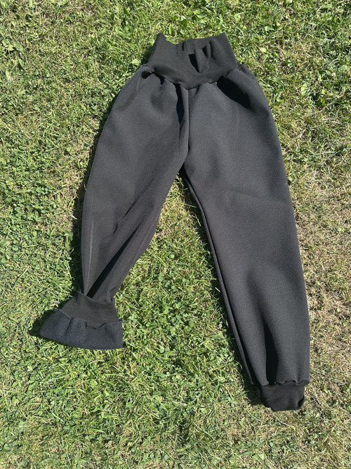 Cerne softshellové kalhoty s fleesem vel 110