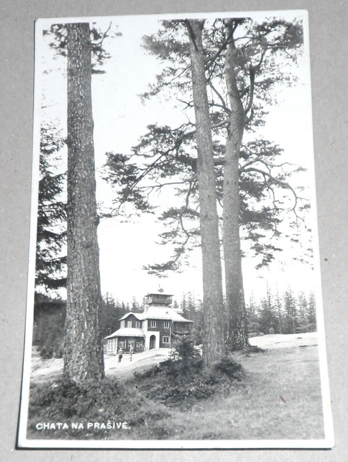 Starožitná POHLEDNICE • chata na Prašivé, 1930 — foto 1