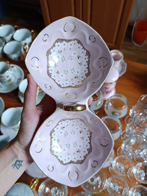Dvojitá miska z růžového porcelánu, odběr Brno