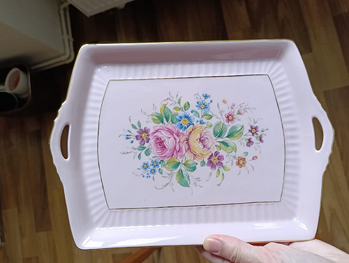 Tác z růžového porcelánu, odběr Brno
