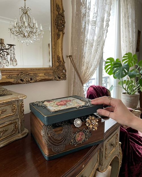 Luxusní borovicová kazeta-Tajemství růžové zahrady