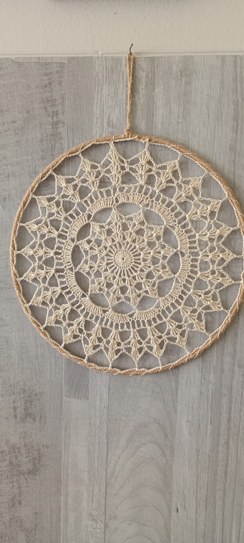 Kruh s háčkovanou krajkou