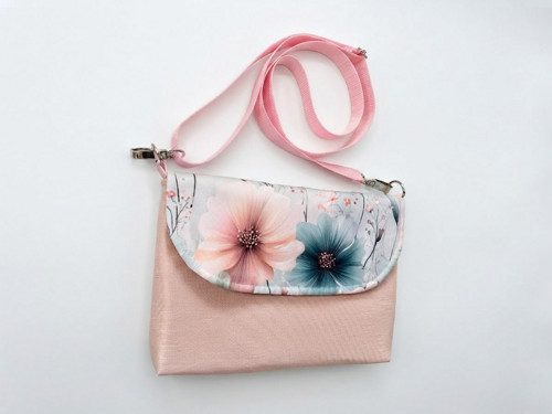 Crossbody kabelka s květinovým motivem