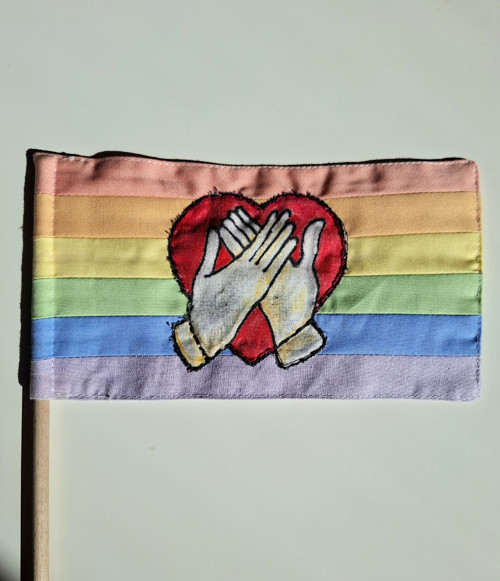 Láska je láska - vlaječka / Love Is Love handflag