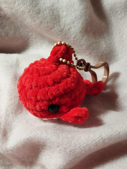 Roztomilá háčkovaná rybička na batoh (6 cm)