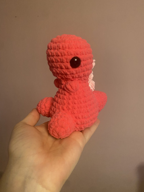 Háčkovaný dinosaurus