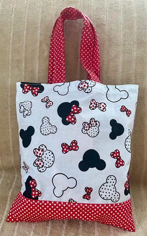 Minnie, červený puntík