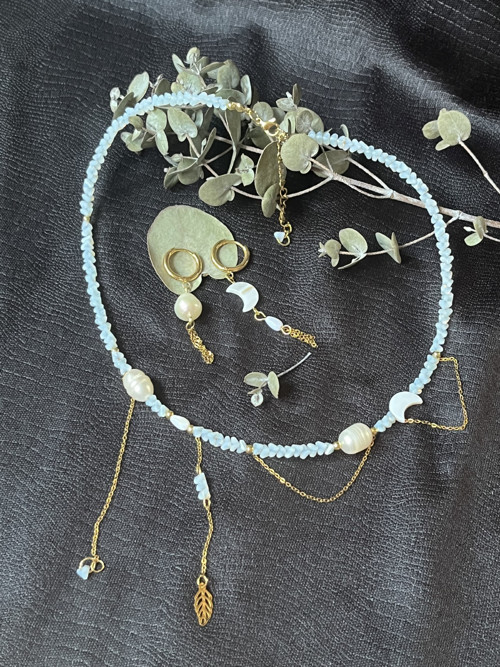 Asymetrický set „Měsíční svit“ (Choker a náušnice)