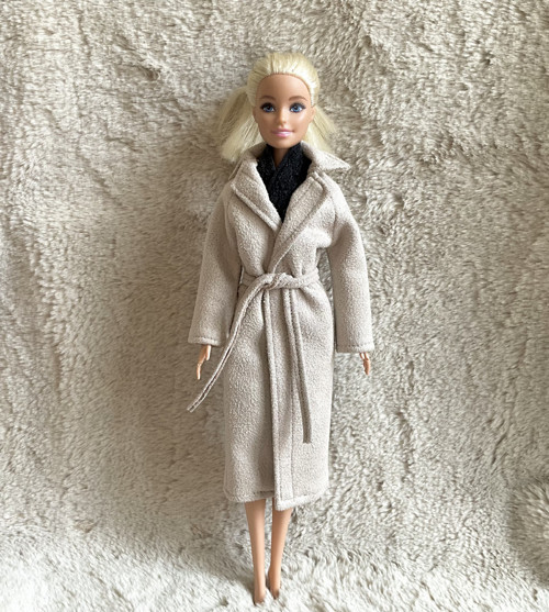 Kabát pro panenky Barbie a podobné.