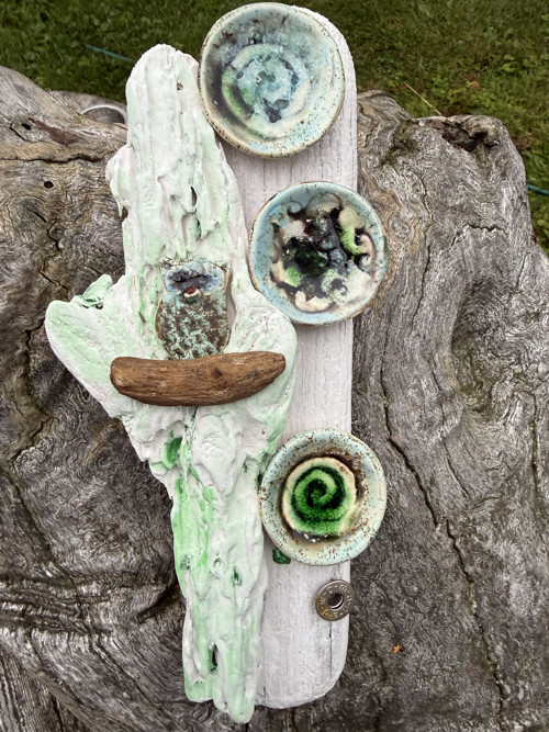 KERAMIKA A DRIFTWOOD, závěs se sovičkou