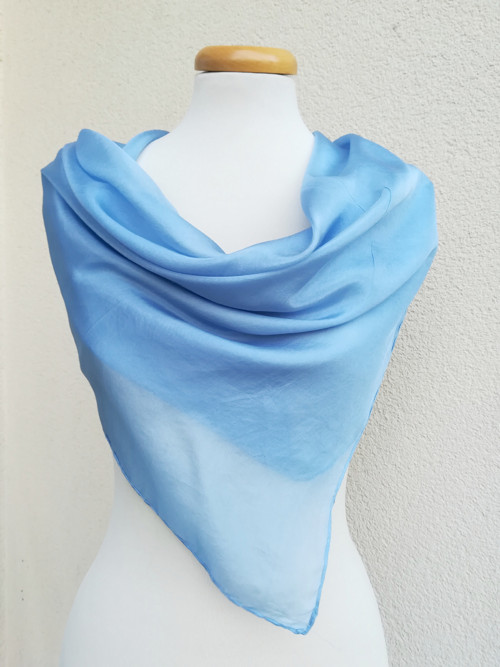 "sky bluee" hedvábný šátek 90x90 skladom
