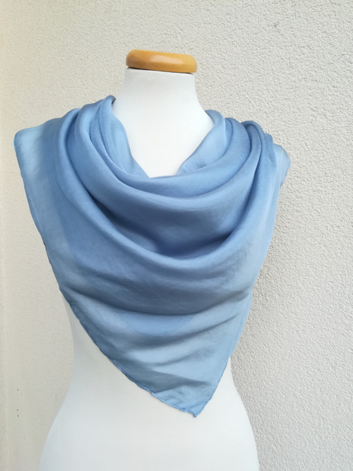 "steel blue" hedvábný šátek 90x90 skladom