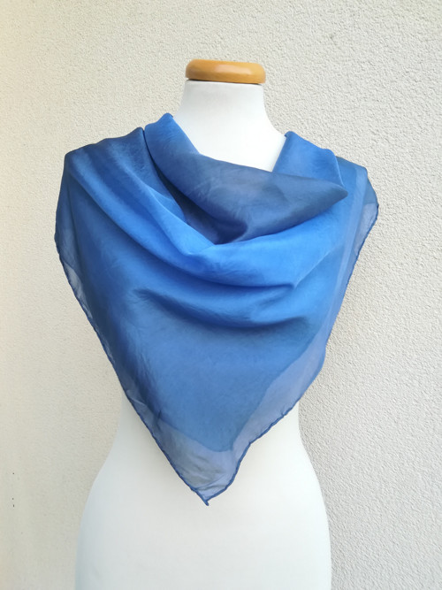 "blue gradient" hedvábný šátek 90x90 skladom