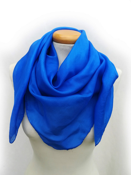 "royal blue" hedvábný šátek 90x90 skladom