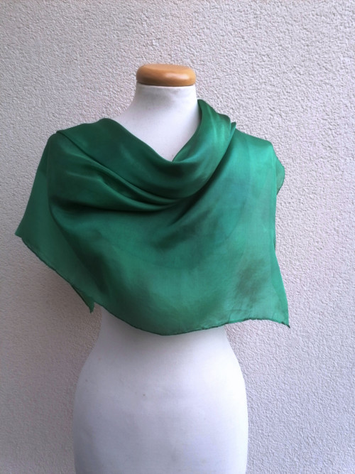 "pine green" hedvábný šátek 90x90 skladem