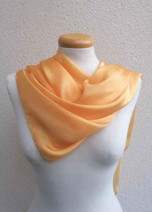 "peach" hedvábný šátek 90x90 — foto 1