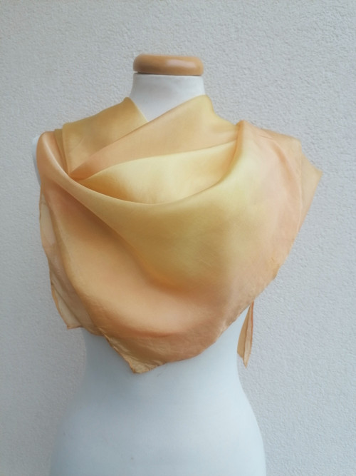 "beige gradient" hedvábný šátek 90x90