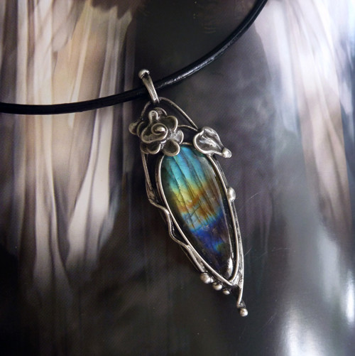 Přívěsek s duhovým labradoritem AURORA, handmade