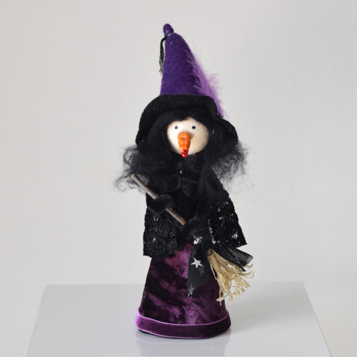 Halloweenská dekorace čarodějnice fialová 21 cm