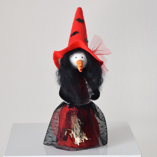 Halloweenská dekorace čarodějnice červená 21 cm