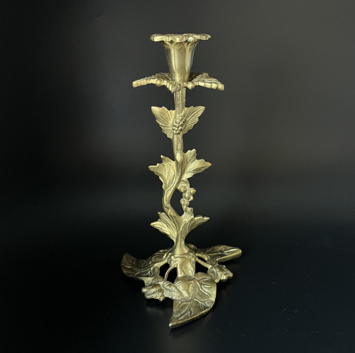 Mosazný figurální svícen 22,5 cm, florální dekor