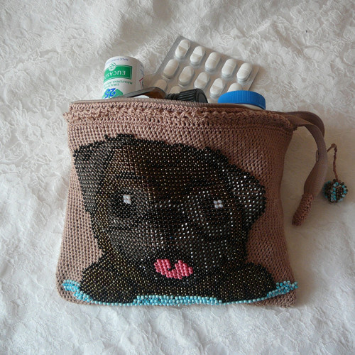 Háčkovaná kapsička-mops